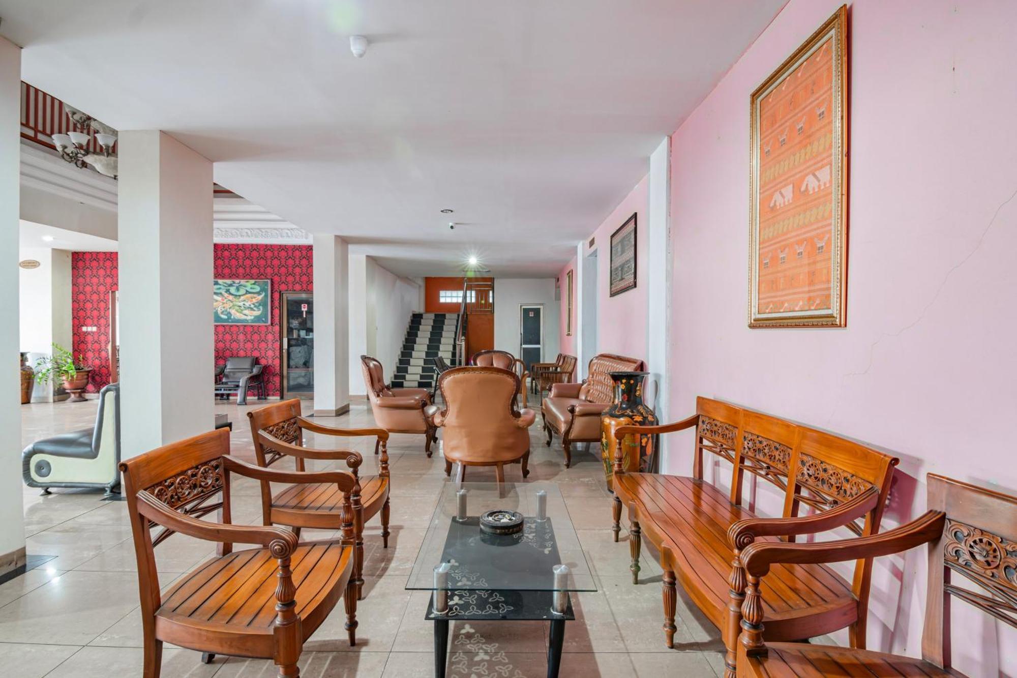 Hotel Collection O Pusat Kota Near Mall Ska Formerly Olgaria