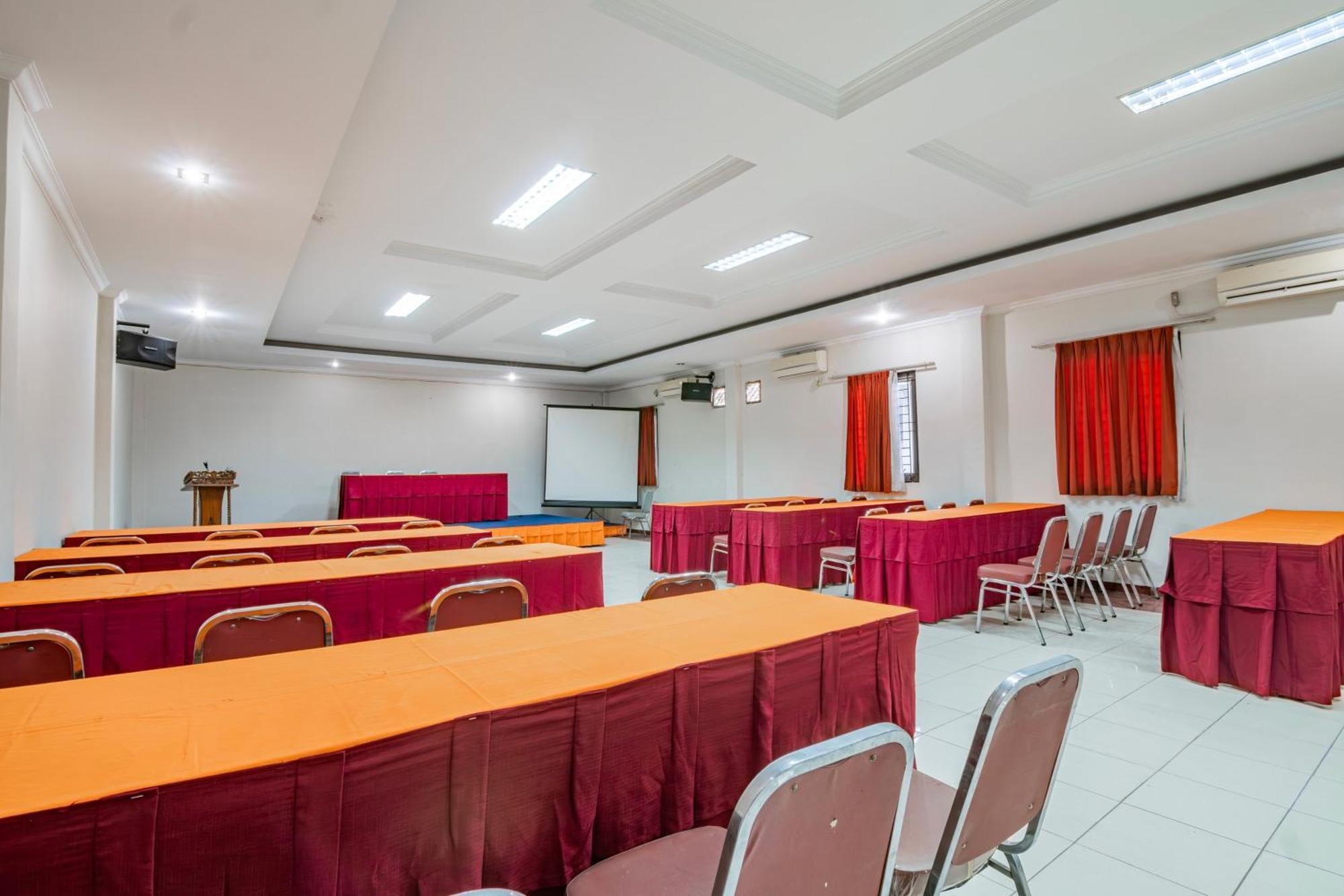 Hotel Collection O Pusat Kota Near Mall Ska Formerly Olgaria
