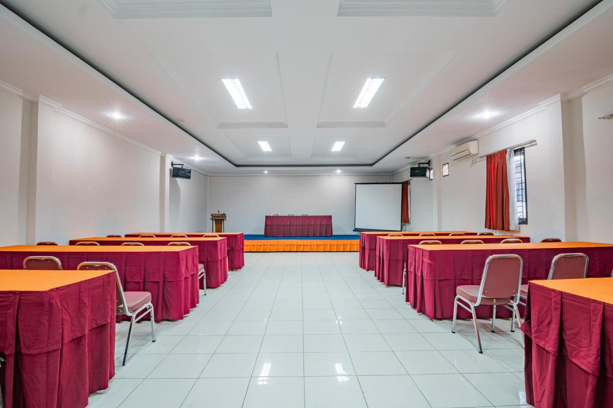 Hotel Collection O Pusat Kota Near Mall Ska Formerly Olgaria 4*