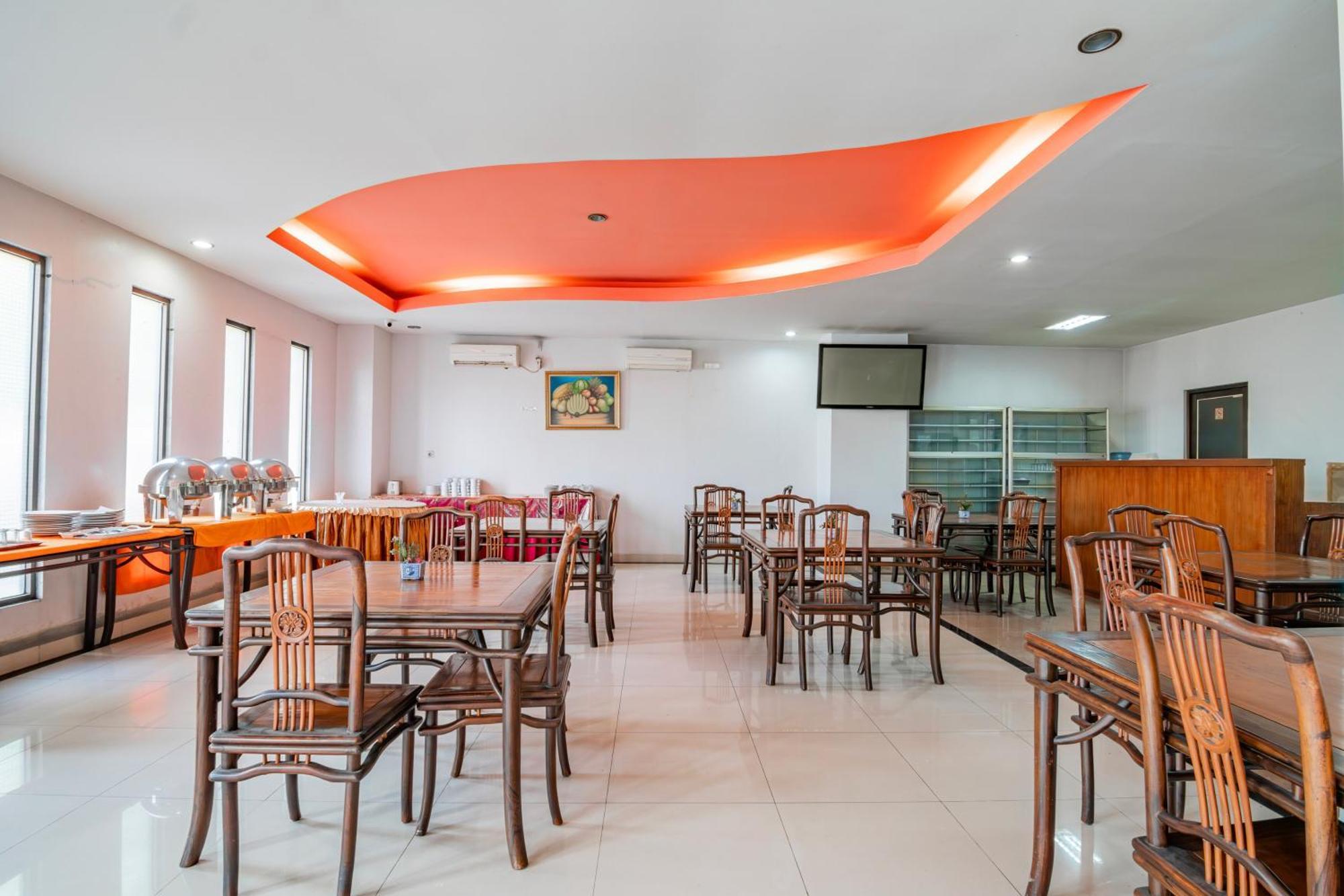 Collection O Pusat Kota Near Mall Ska Formerly Olgaria Hotel